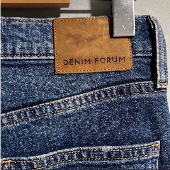 Aritzia Denim Forum The Yoko Slim Straight Jeans - size 26 - Picture 4 of 7